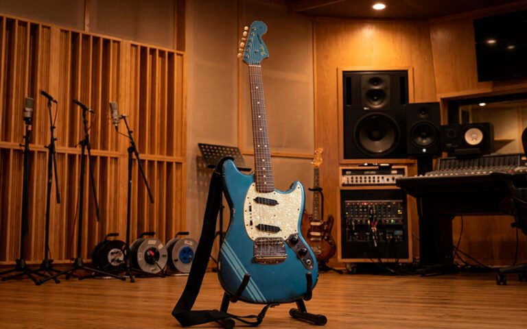 Гитару Курта Кобейна оценили! И другие новости!